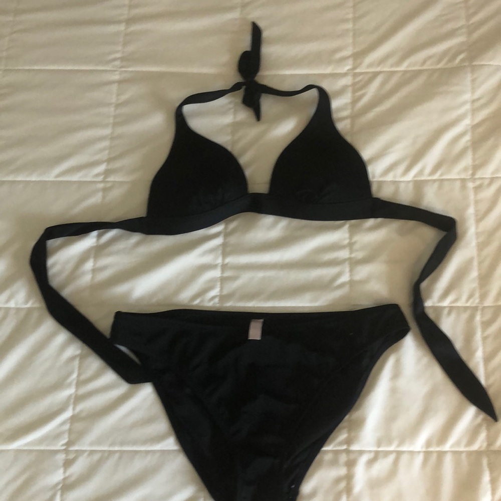 Black Victoria’s Secret swim suit MD-top-LG bottom